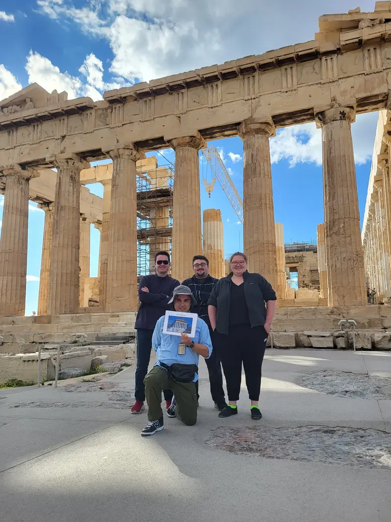 Πάρις Καπόνης - Εικόνα γκαλερί ιδιωτικού ξεναγού στην Αθήνα 01